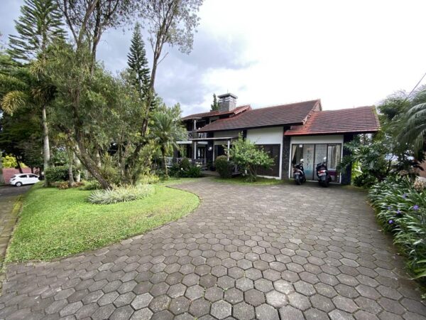 Villa Istana Bunga Blok N 1 B Lembang
